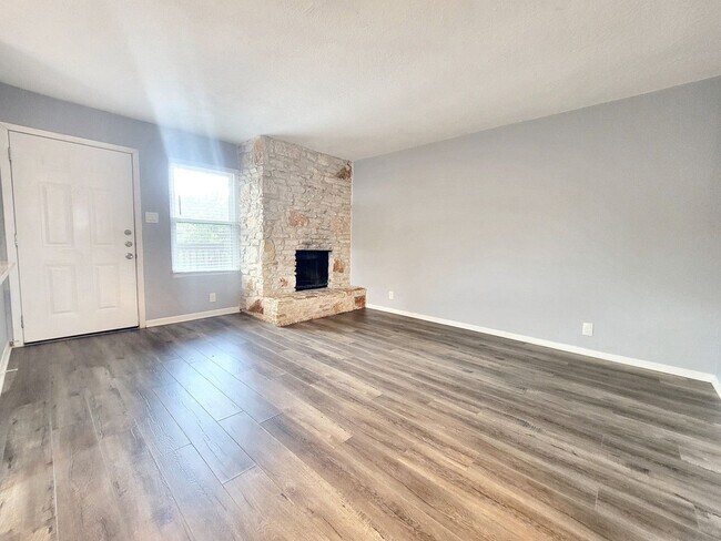 Foto del edificio - 4431 Whispering Valley Dr
