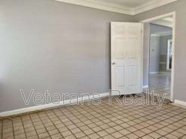 Building Photo - 101 Park Row Ave