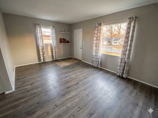 Building Photo - 3 bedroom home in Forest Hills Coming Soon!