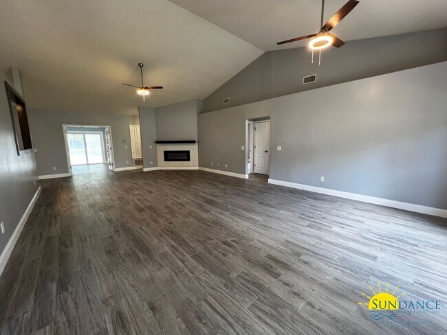 Foto del edificio - Sophisticated 4-Bedroom Home in Fox Valley...