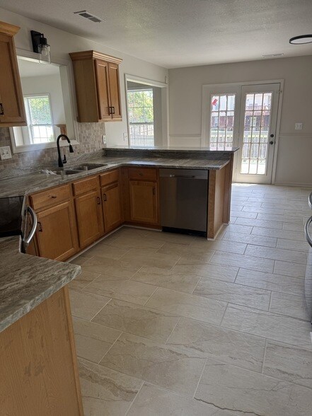 Foto del edificio - 321 Greenspoint Ct