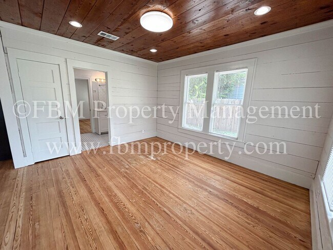 Building Photo - 1407 N Preston St