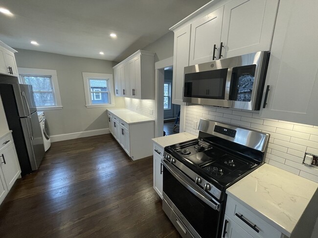 Building Photo - 472 Ashmont St