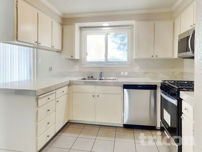 Foto del edificio - 945 E Huffaker Ln