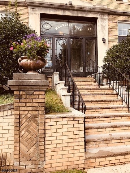 Primary Photo - 22 St Lukes Pl