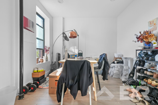 Foto del edificio - 326 Bedford Ave