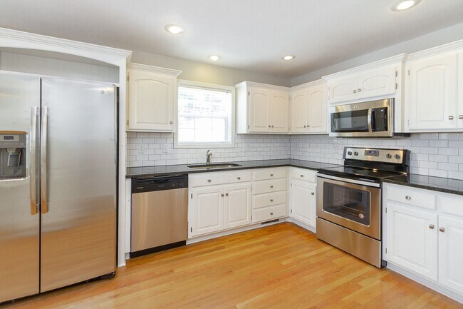Building Photo - Wonderful 3 bed 2.5 Bath in Waldo! Availab...