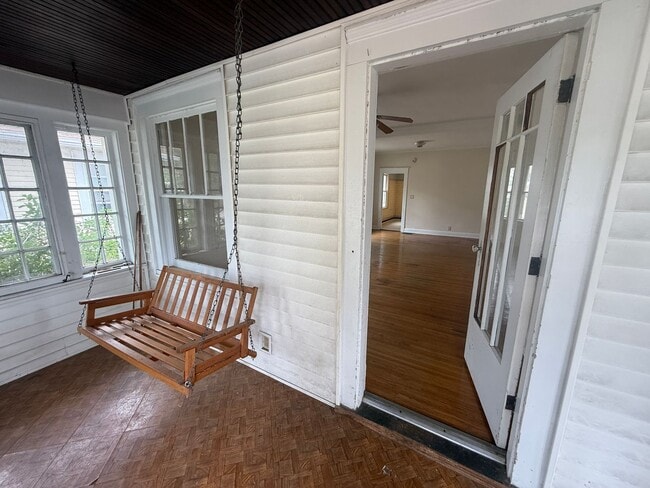 Building Photo - 2 Bed 1 Bath