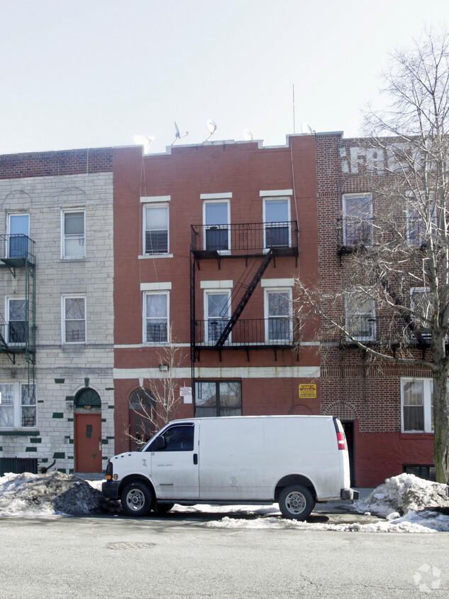 Primary Photo - 1142 Metcalf Ave