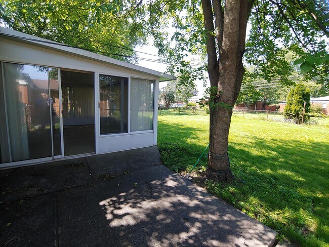 Foto del edificio - 25081 Patricia Ave