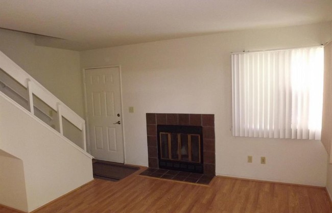 Building Photo - 1661 Pyrenees Ave