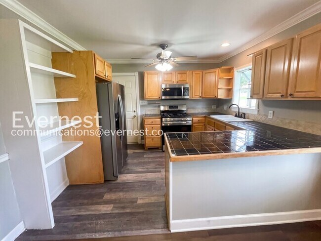 Foto del edificio - 3 Bed/2 Bath Home with Off-Street Parking / Pet-Friendly / Available Now!