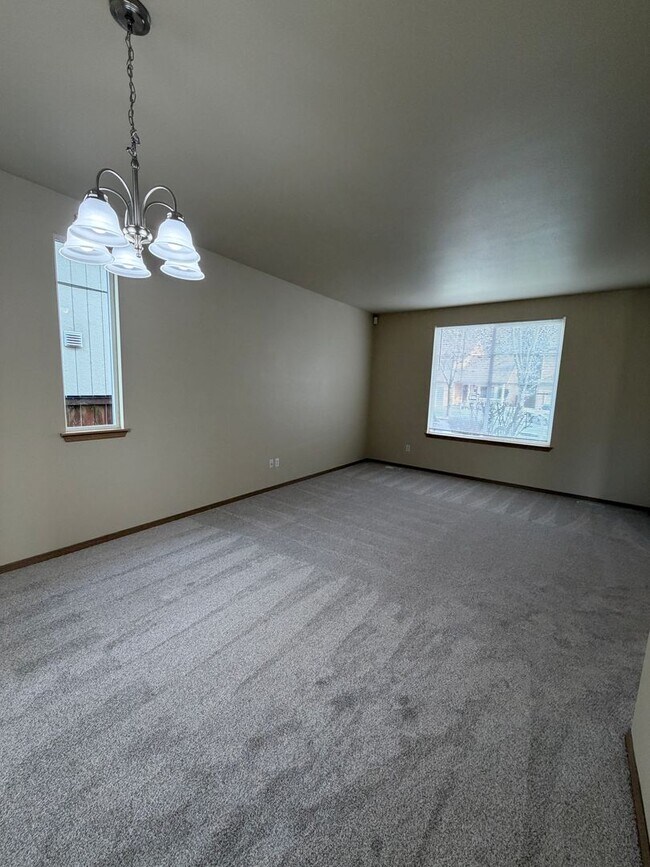 Foto del edificio - 843 Gina Ct SE