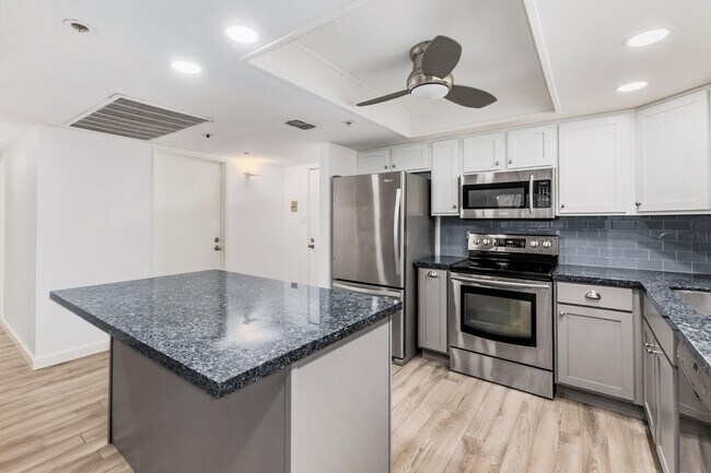 Foto del edificio - 7950 E Camelback Rd