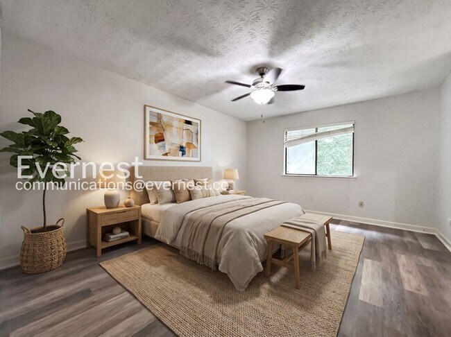Building Photo - 3 Bed/2 Bath Home with Garage / Pet-Friendly / Available Now!