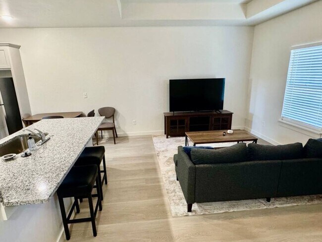 Foto del edificio - Brand-New 2BR/2BA Home | Fully Furnished | All Utilities Included
