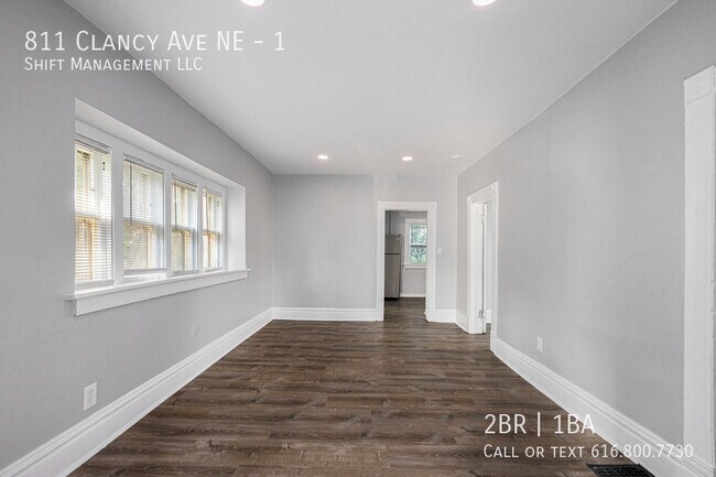 Foto del edificio - 811 Clancy Ave NE