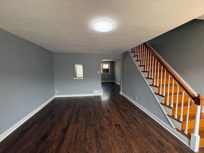 Building Photo - 7010 Kindred St