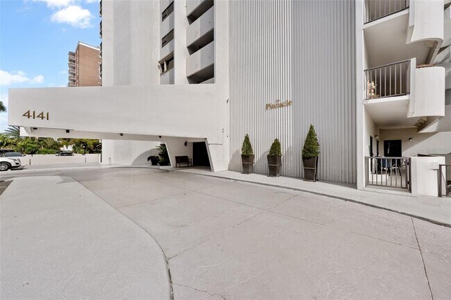 Foto del edificio - 4141 Bayshore Blvd