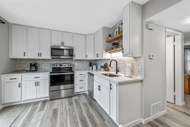 Building Photo - 1835 Mansard Dr