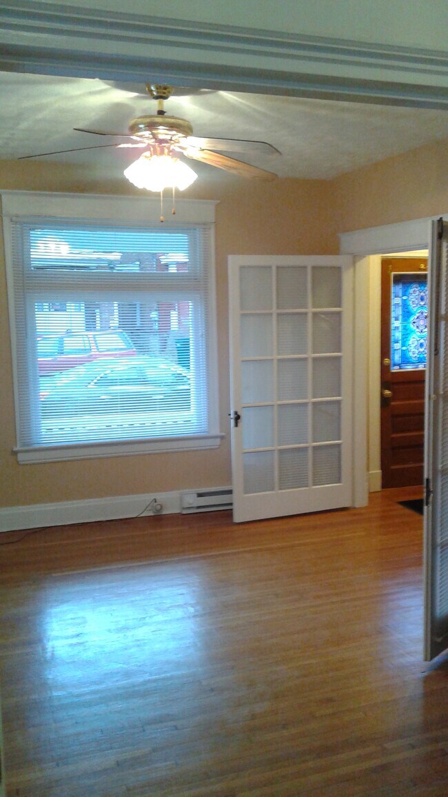 Dormitorio n.º 1 - 2348 Chickasaw St