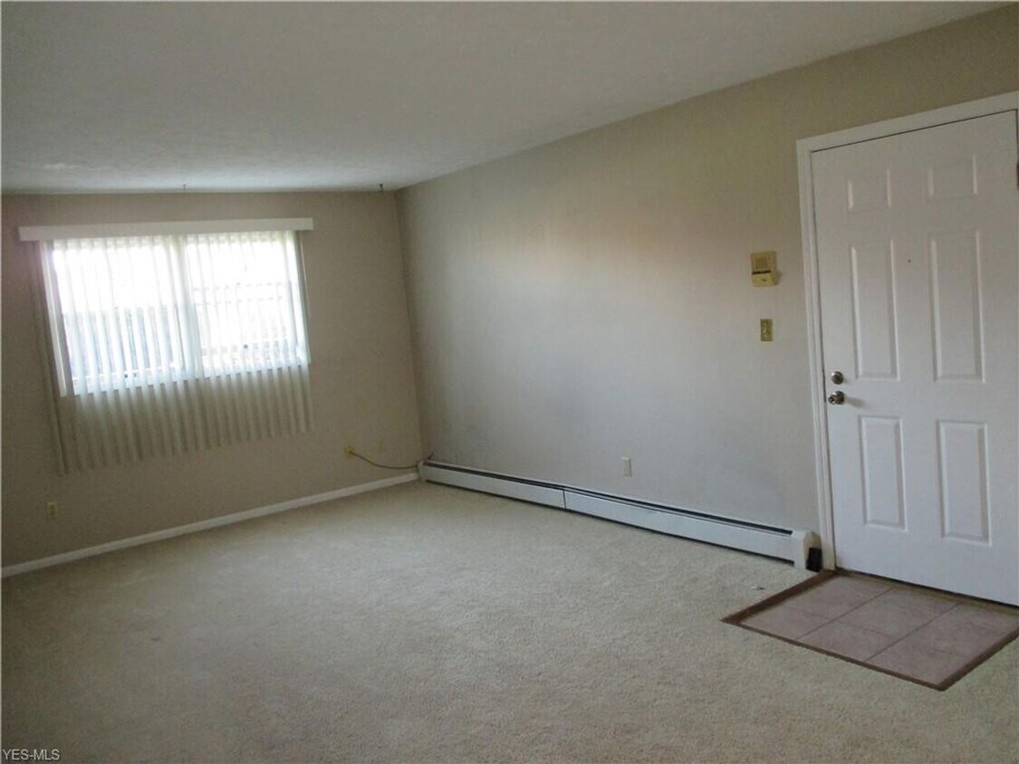 Primary Photo - 918 Pearson Cir