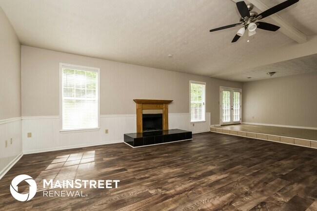 Building Photo - 8560 Glenwoods Dr