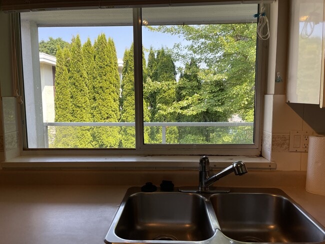 Building Photo - 3238 Quebec St