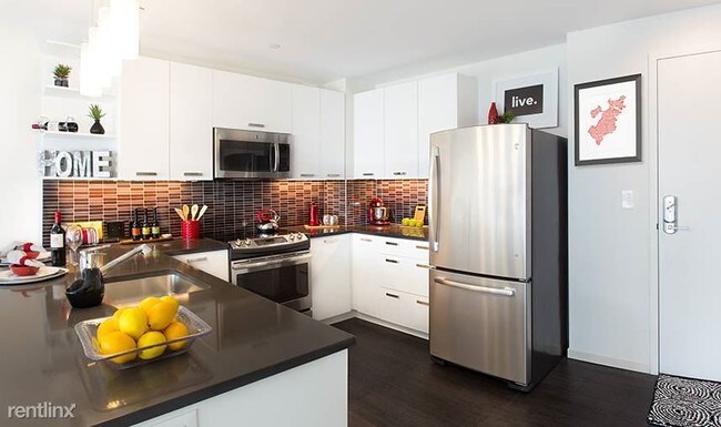 Building Photo - 3 br, 2 bath Apartment - 55 1st St 702