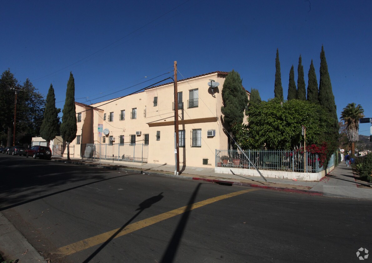 Foto del edificio - 1151 N Kingsley Dr