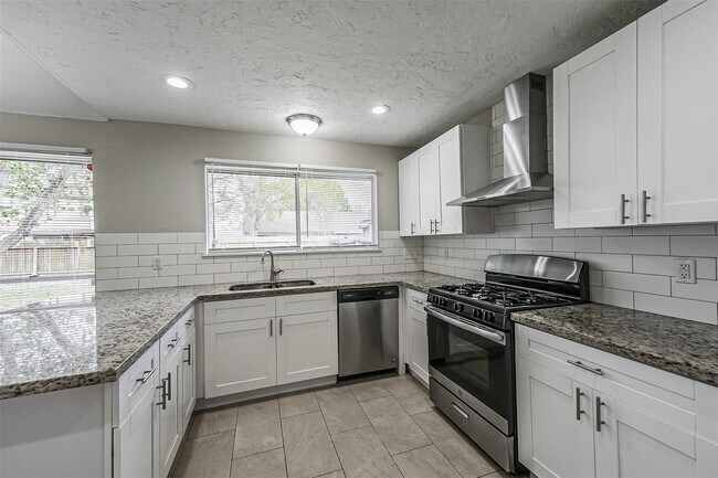 Foto del edificio - 7806 Hiawatha St