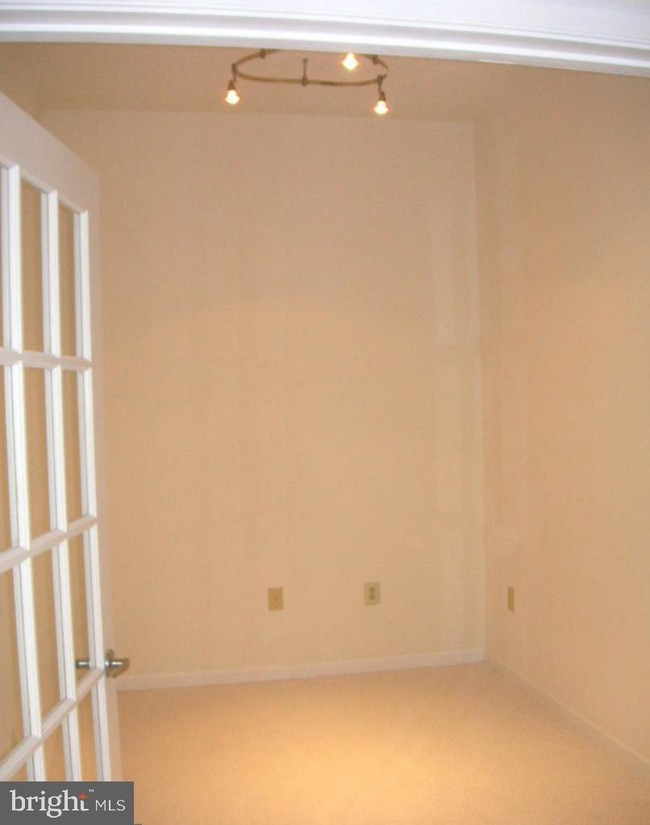 Building Photo - 309 Holland Ln
