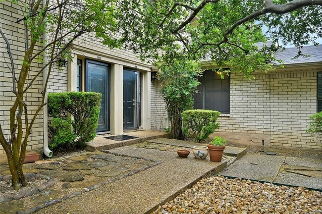 Building Photo - 8400 Jamestown Dr