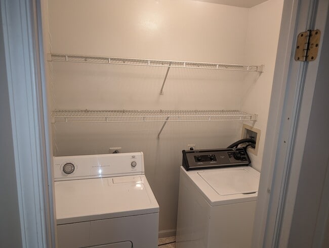 Laundry - 1438 Colwell Ln