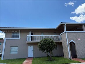 Building Photo - 9906 Twin Lakes Dr