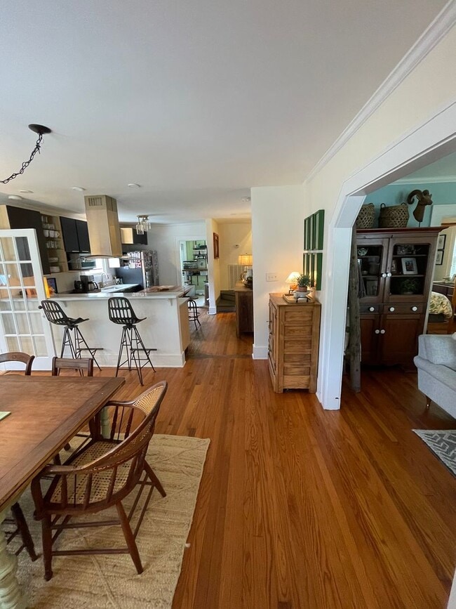 Foto del edificio - Charming Three Bedroom Home in the Heart of West Ashely