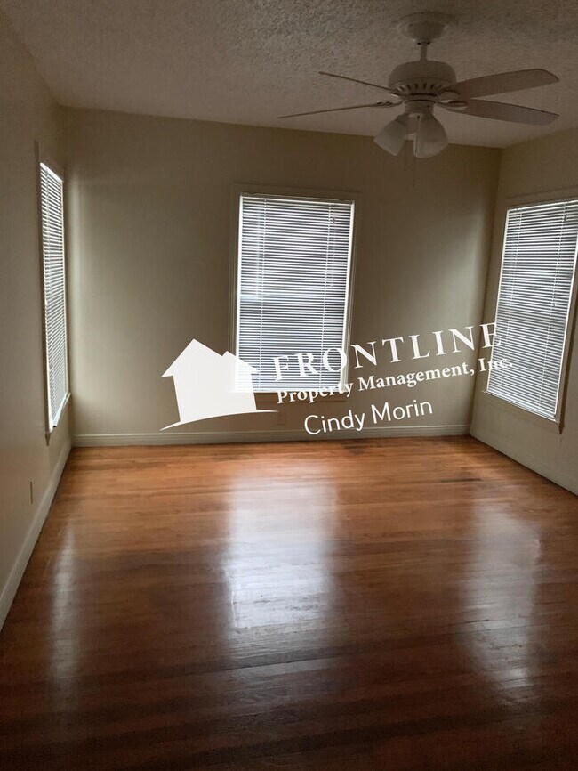 Building Photo - North Arlington Two Bedroom Home
