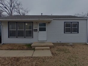 Building Photo - 1842 N Chautauqua St