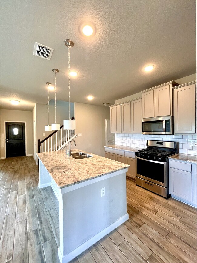 Building Photo - 15306 Comanche Grv