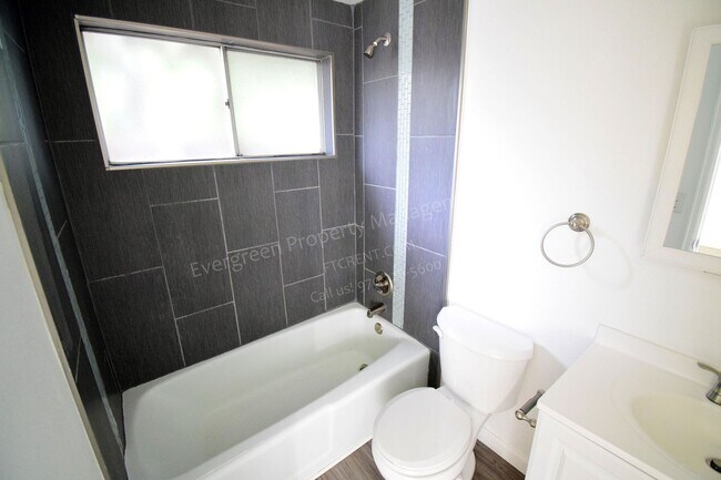 Foto del edificio - 824 N Garfield Ave