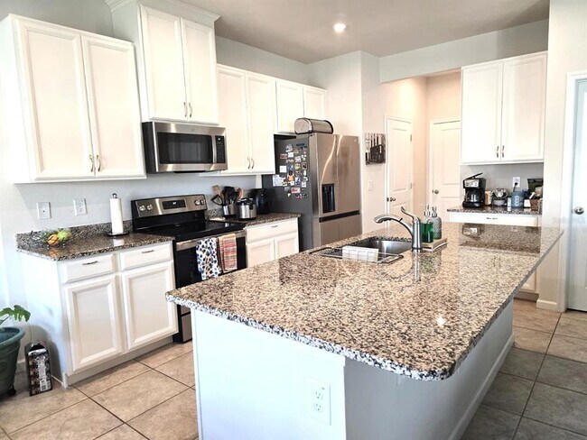 Building Photo - 10682 Old Sycamore Lp