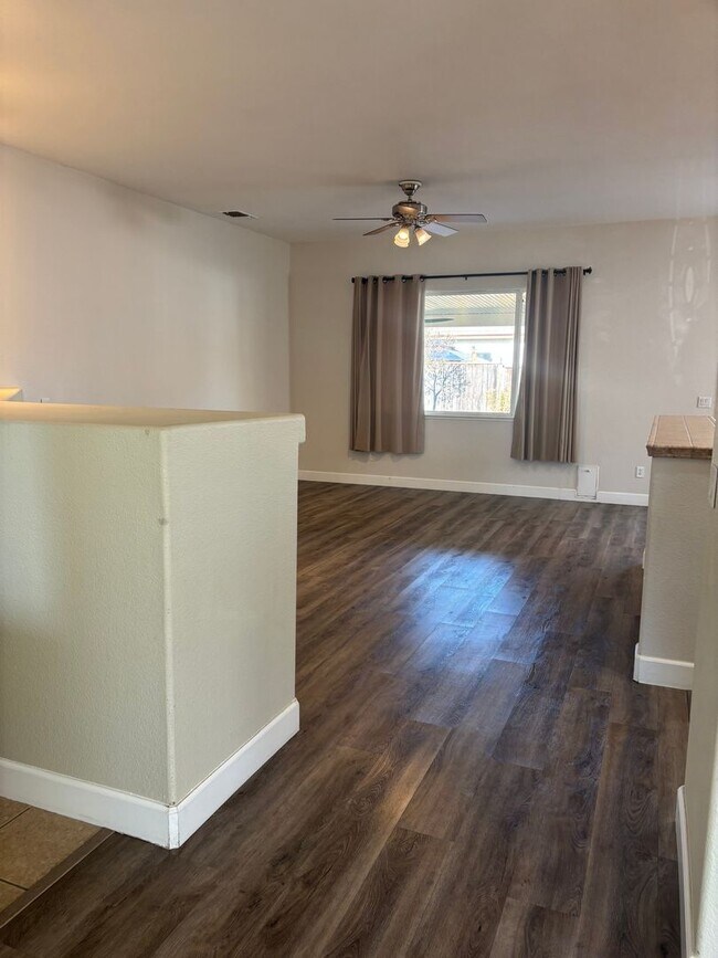 Building Photo - Beautiful Plumas Lake Home AVAILABLE NOW!