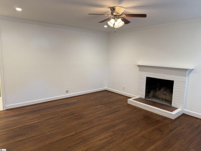 Building Photo - 320 Elaine Ave