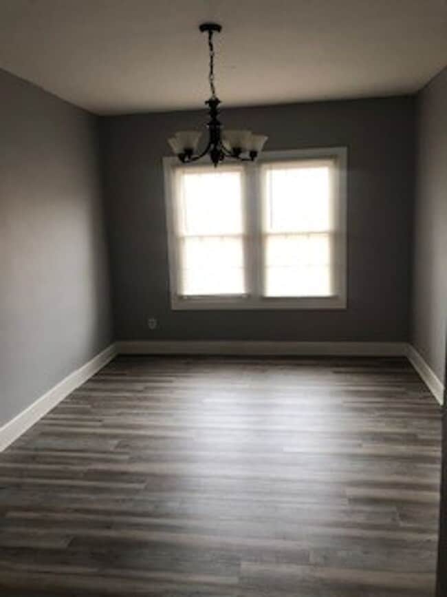 Building Photo - Spacious Two Bedroom near Washington Blvd and 34th Street ( $150 off the 2nd Month Rent)