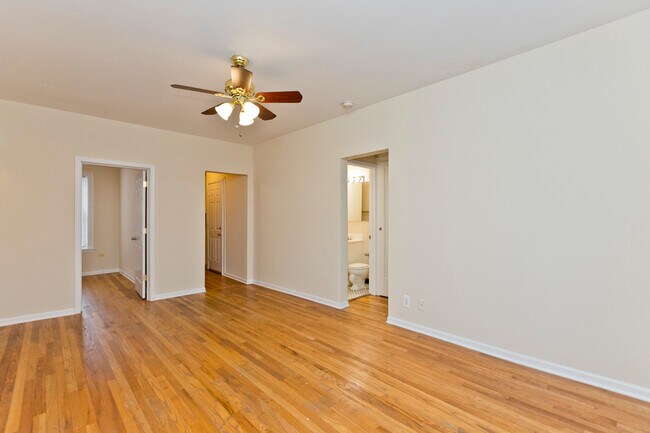Building Photo - 3918 N Pine Grove Ave
