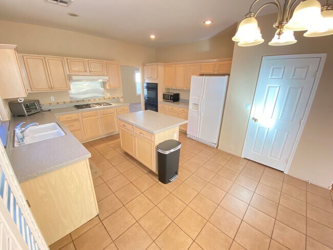 Building Photo - *BEAUTIFUL 3 CAR GARAGE HOME IN THE NORTH ...