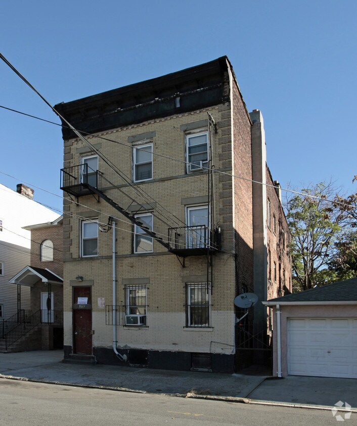 Foto principal - 307 Bond St