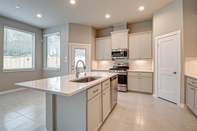 Foto del edificio - 332 N Spotted Fern Dr
