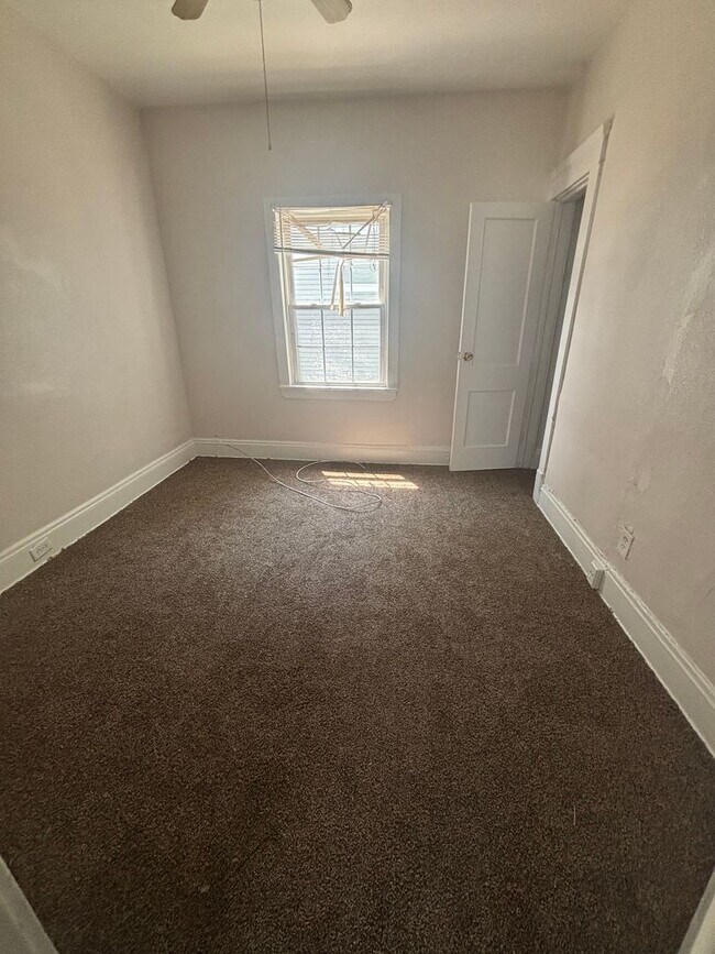 Building Photo - 4bd Single Cash Pay/Section 8
