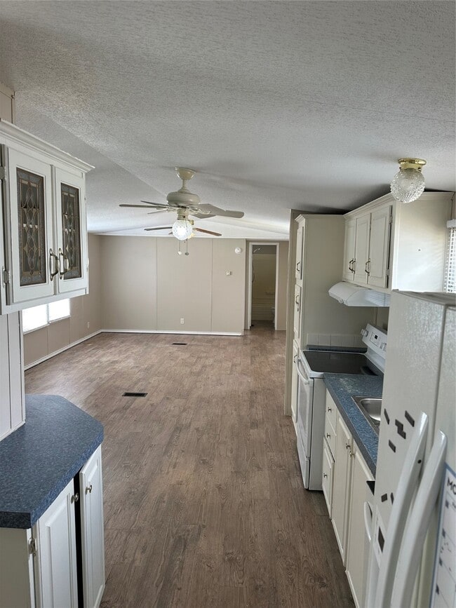 Building Photo - 2021 N Battlebell Rd
